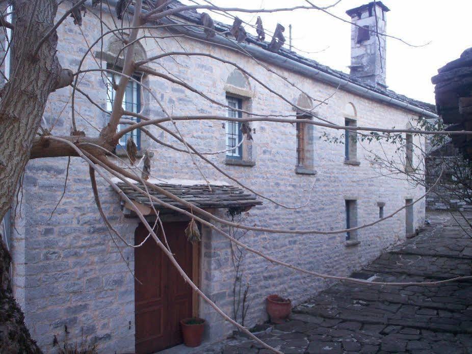 Guesthouse Ioannidis Papingo Extérieur photo